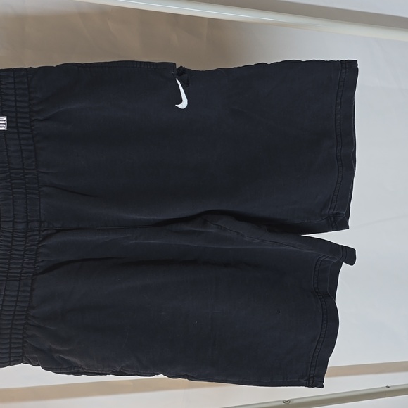Nike Black Athletic Shorts - Picture 1 of 6